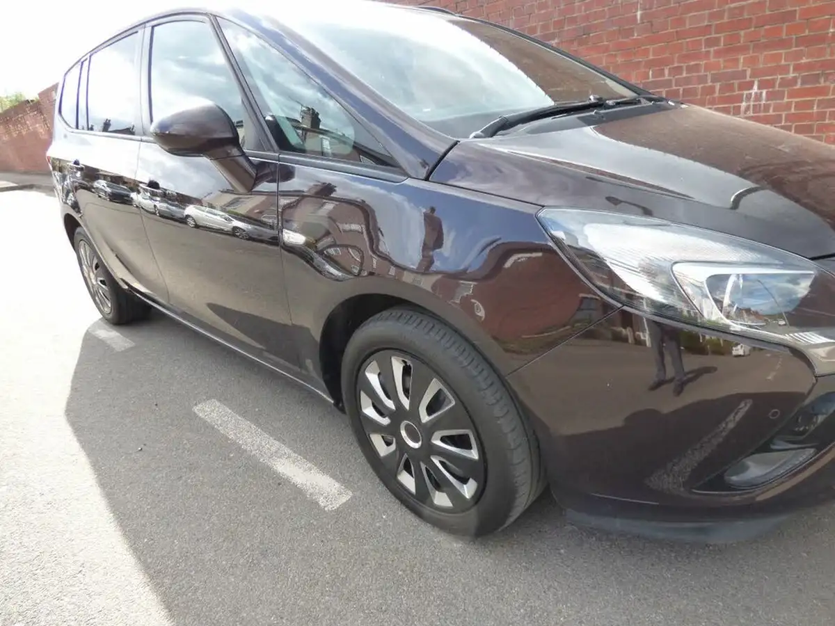 2015-vauxhall-zafira-tourer-14i-16v-turbo-exclusiv-big-1