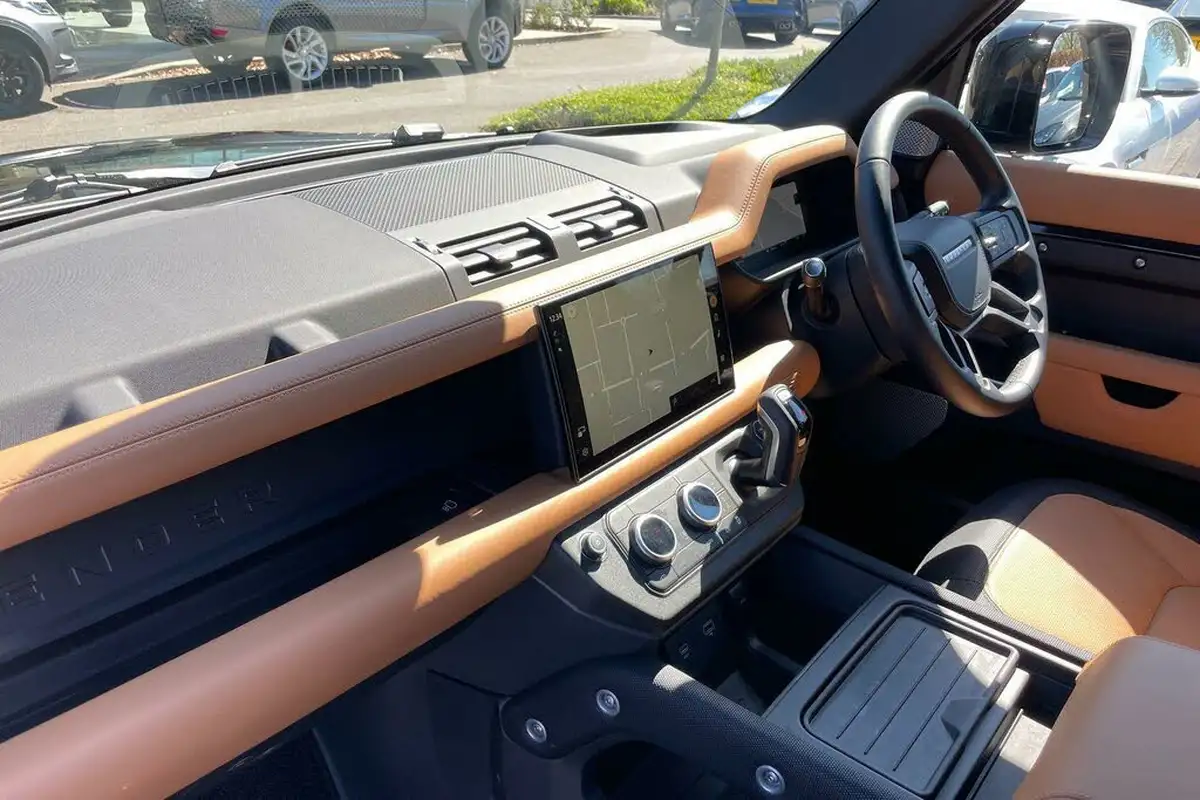 2024-land-rover-130-defender-30-d300-x-dynamic-hse-big-41