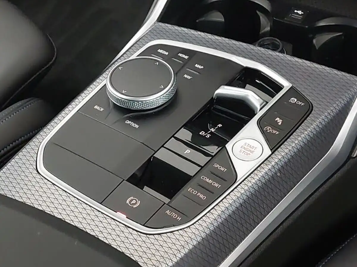 2024-bmw-3-series-20-320i-m-sport-saloon-4d-big-9