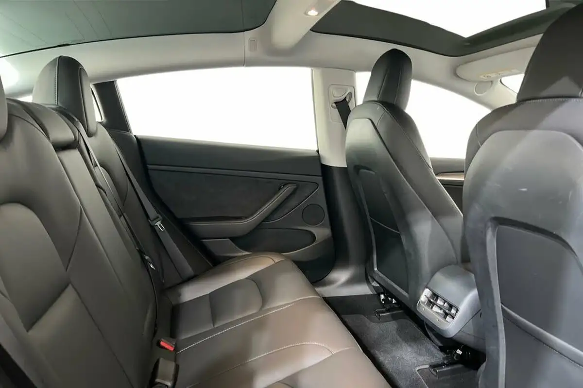 2021-tesla-model-3-e-performance-4x4-big-7