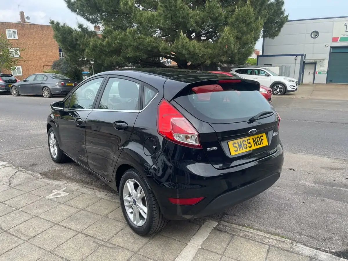 2015-ford-fiesta-10t-zetec-100ps-ecoboost-ss-5d-big-5