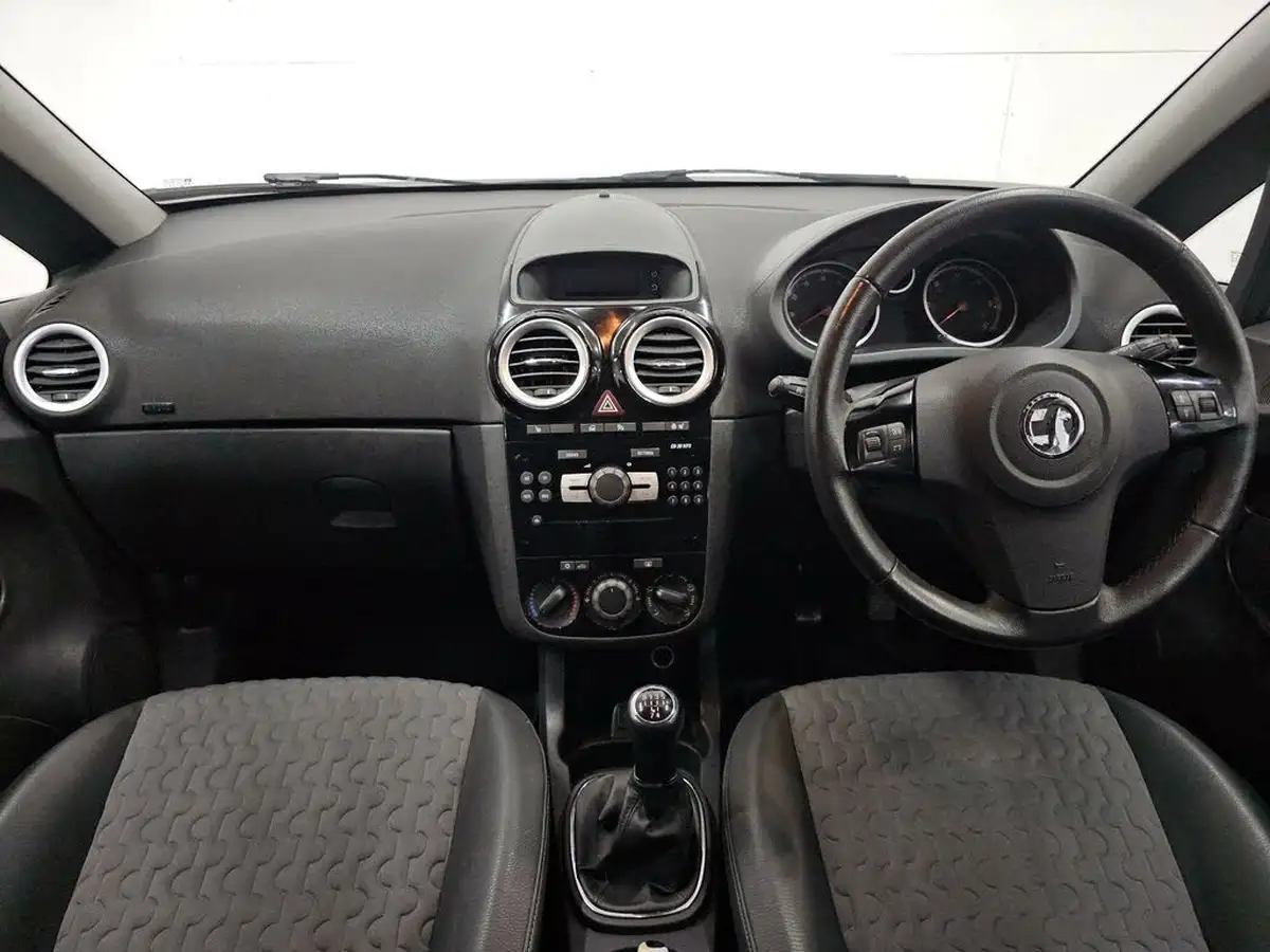 2013-vauxhall-corsa-12-se-5d-big-1