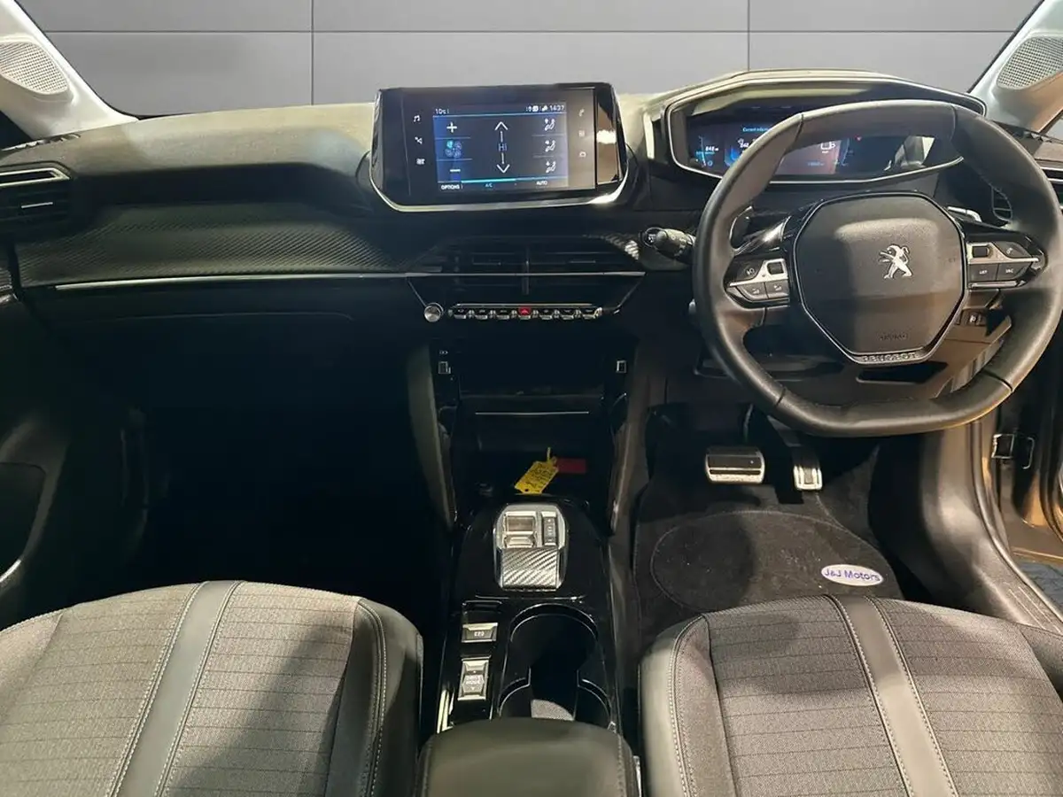 2023-peugeot-208-12-puretech-allure-premium-130ps-eat8-big-9