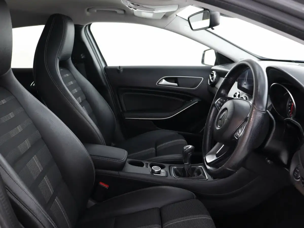 2019-mercedes-benz-gla-class-16-gla-180-urban-edition-big-38
