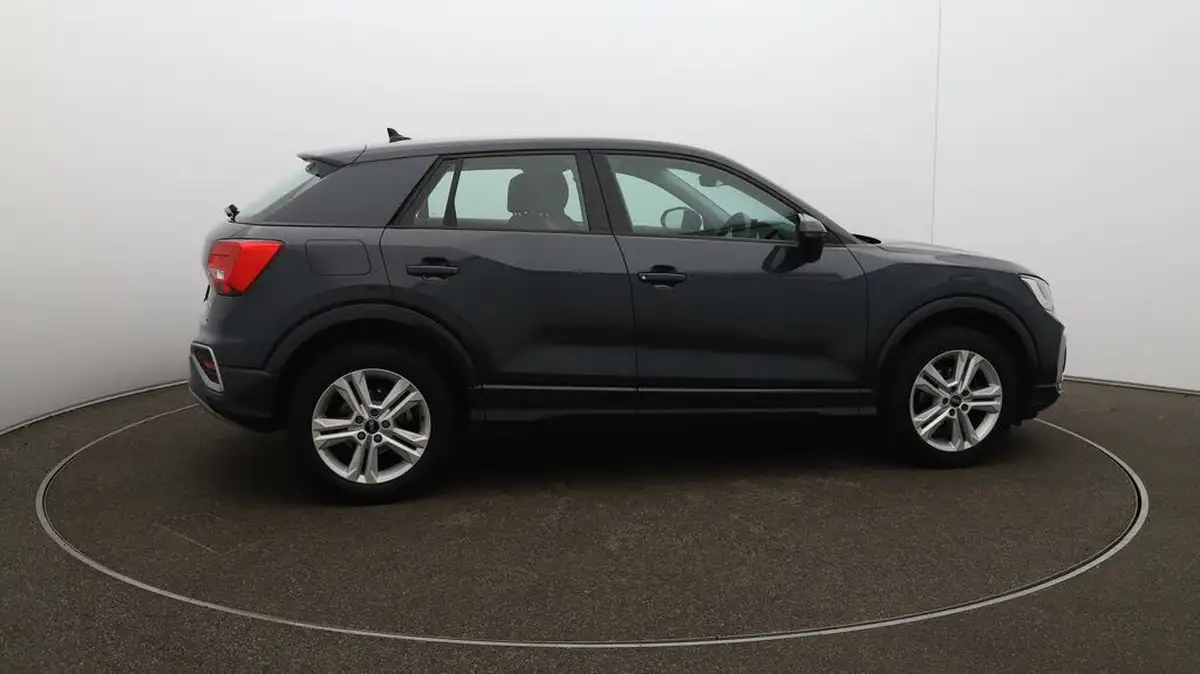 2022-audi-q2-10-30-tfsi-sport-big-41