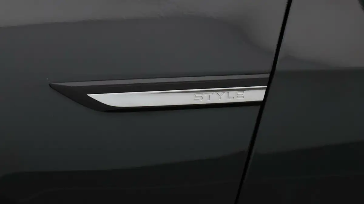 2022-volkswagen-golf-15-tsi-style-150ps-hatchback-big-20