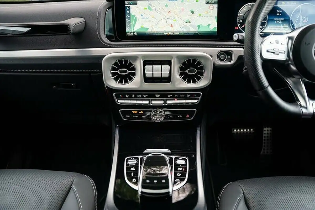 2023-mercedes-benz-g-class-40-g63-amg-big-39