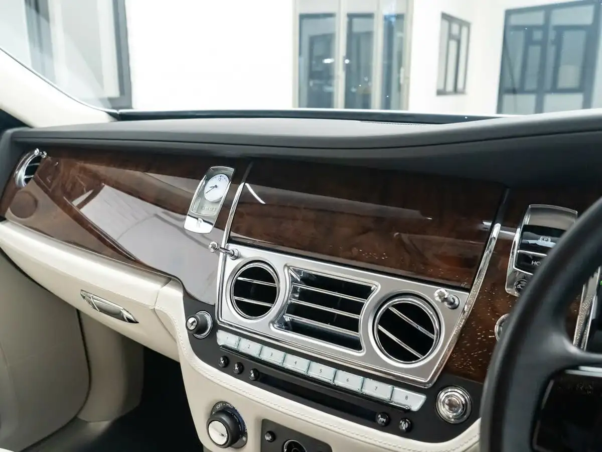 2016-rolls-royce-ghost-66-ewb-big-48
