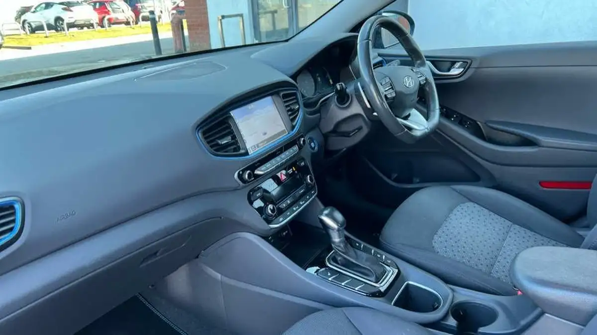 2018-hyundai-ioniq-16-gdi-premium-plug-in-hybrid-big-9