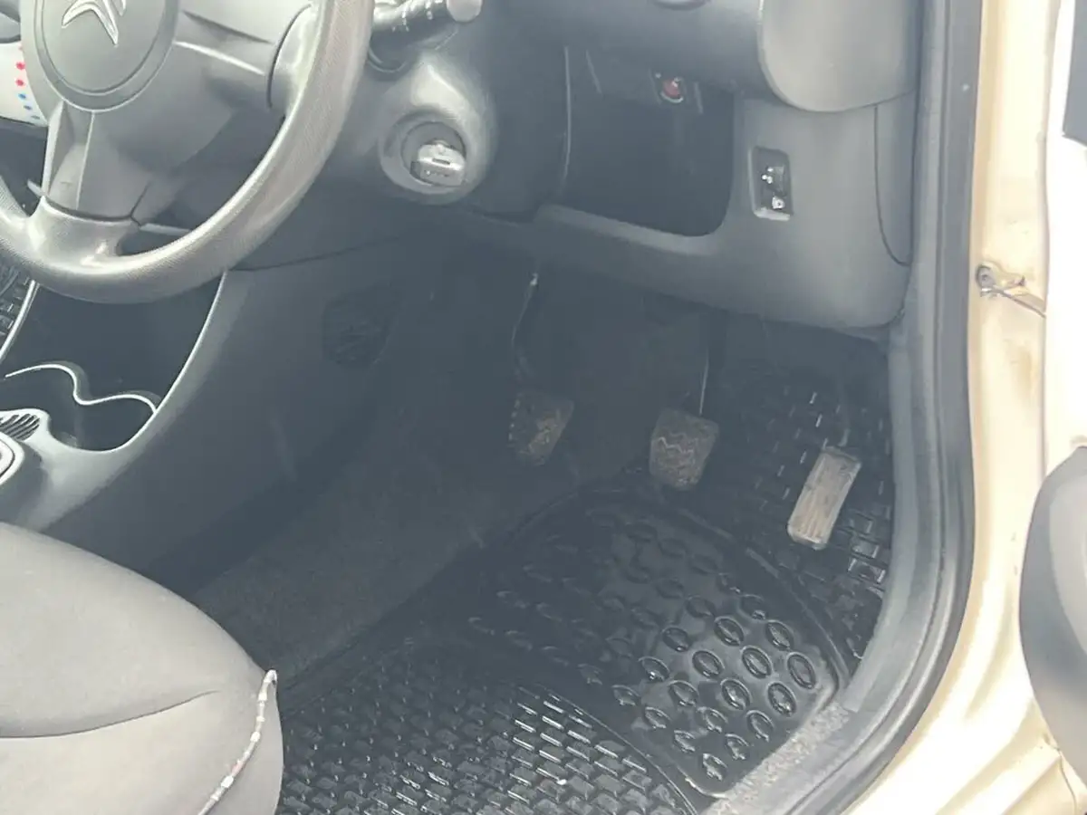2012-citroen-c1-10-vtr-5d-big-52