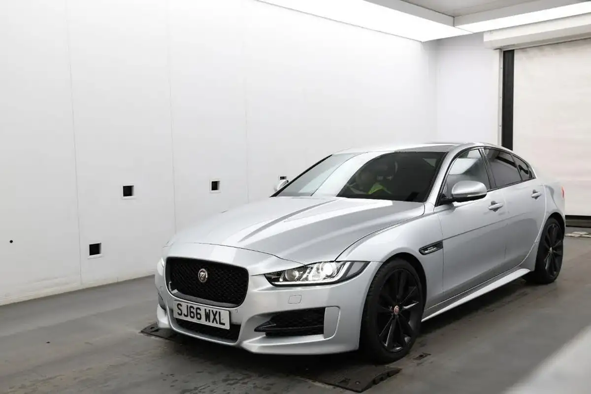 2016-jaguar-xe-20d-r-sport-180ps-auto-big-3