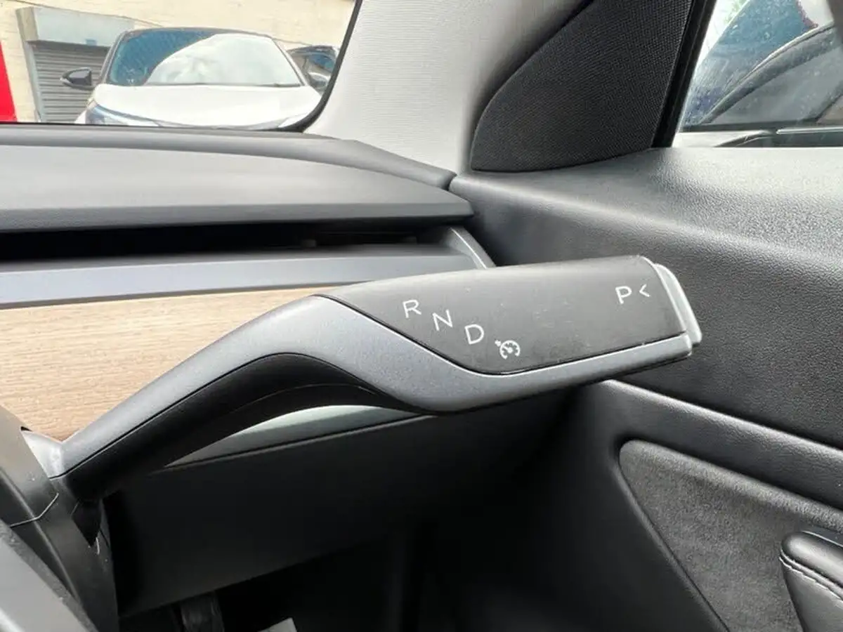 2020-tesla-model-3-e-long-range-big-48