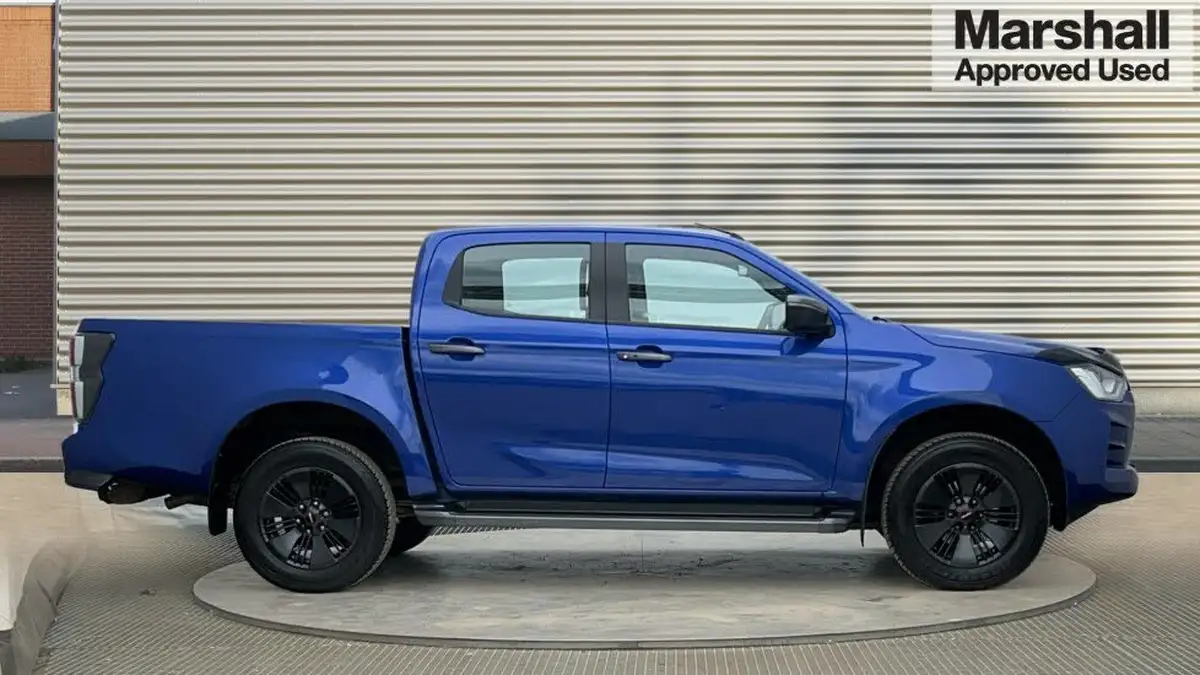 2023-isuzu-d-max-19td-v-cross-auto-big-1