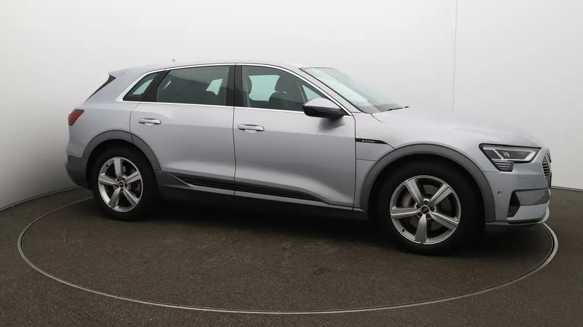 2022-audi-e-tron-55e-technik-station-wagon-big-39