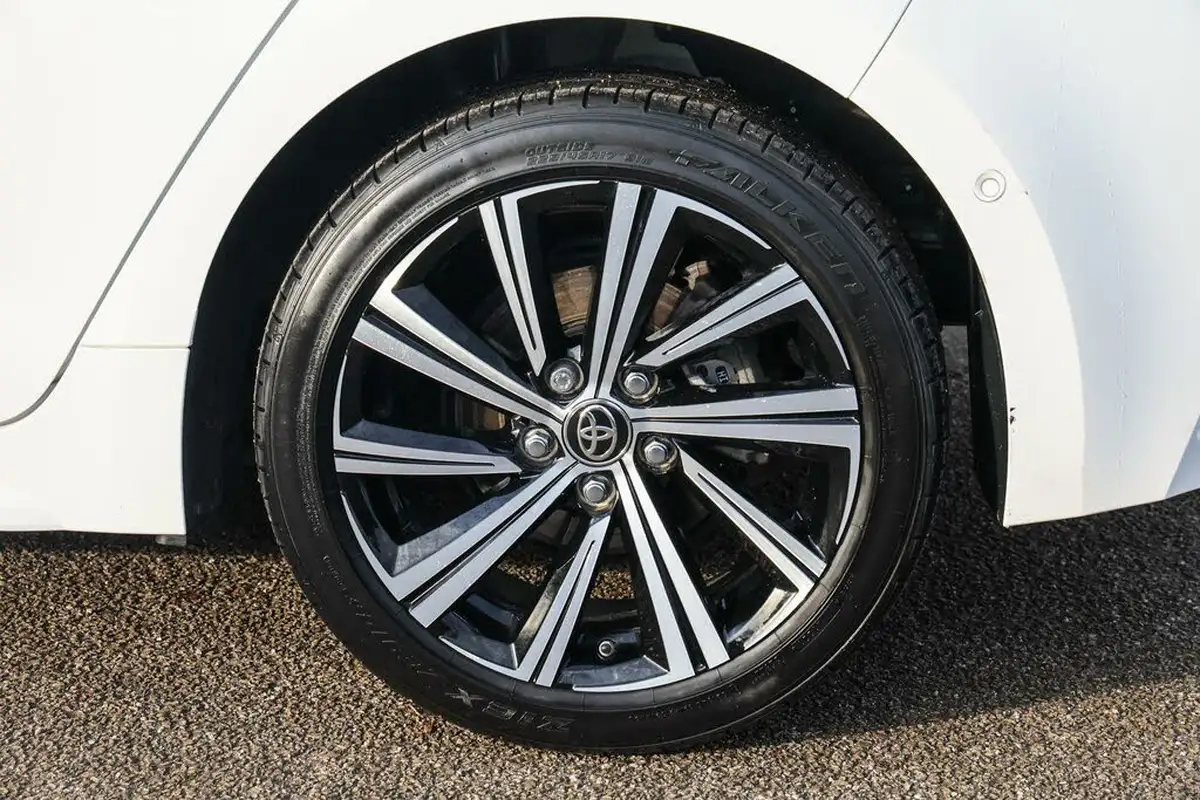 2021-toyota-corolla-18-vvt-i-design-trk-hatchback-5d-big-17