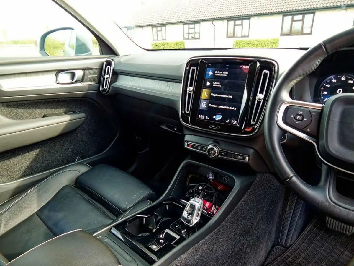 2019-volvo-xc40-20td-d4-inscription-pro-big-34