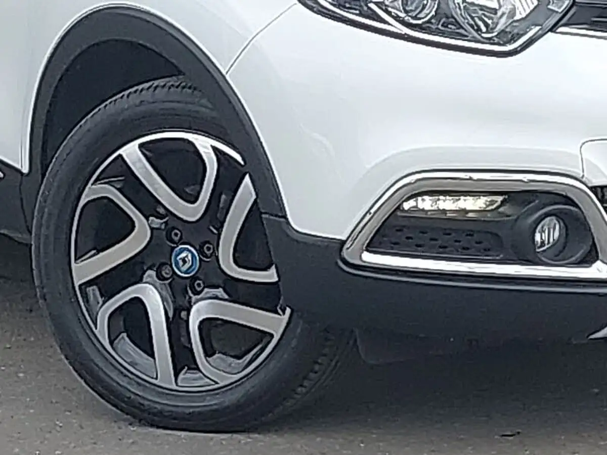 2017-renault-captur-09-tce-iconic-nav-big-8