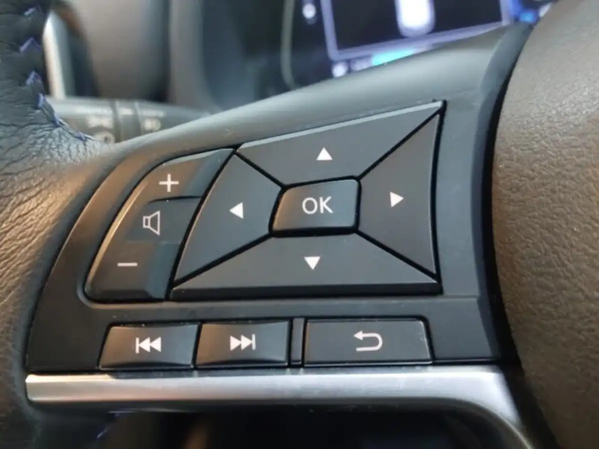 2023-nissan-leaf-e-acenta-39kwh-big-15