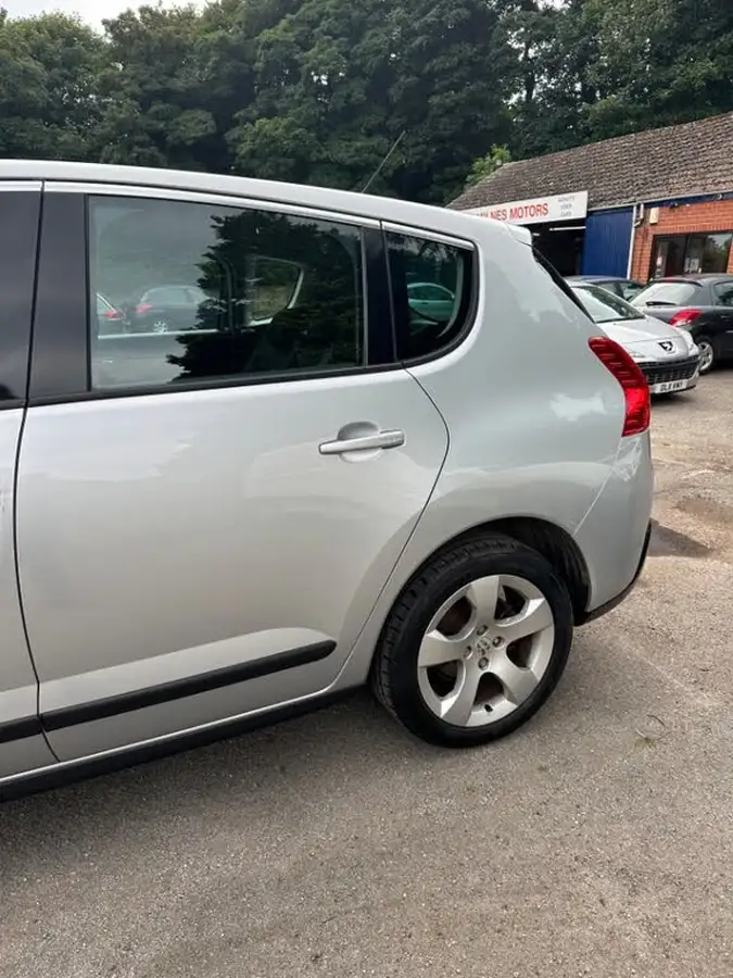 2012-peugeot-3008-crossover-16td-sport-16e-hdi-egc-big-7