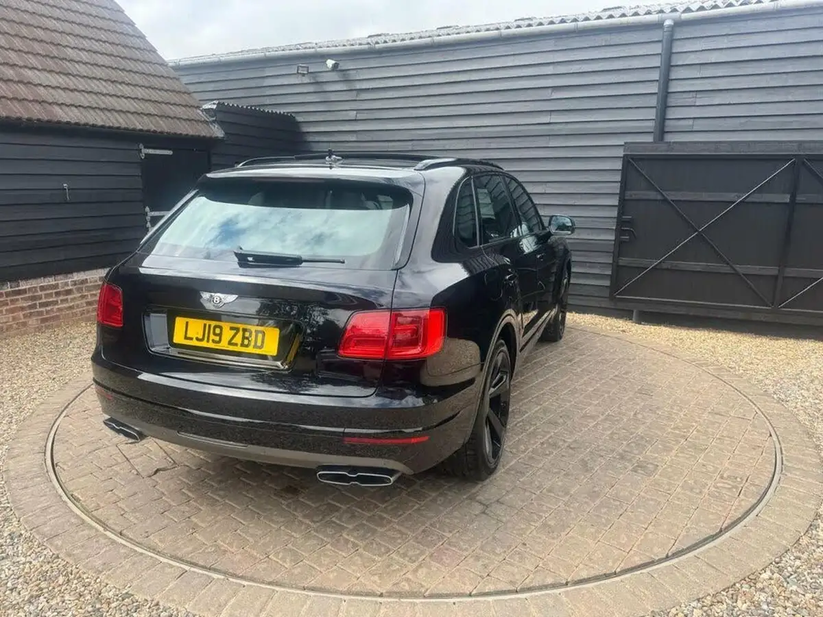 2019-bentley-bentayga-40-v8-big-35