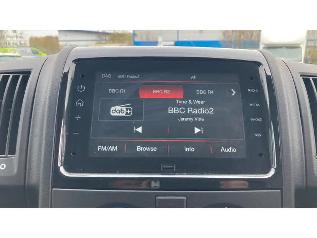 2023-peugeot-boxer-22-bluehdi-professional-premium-335-l3h2-panel-big-11