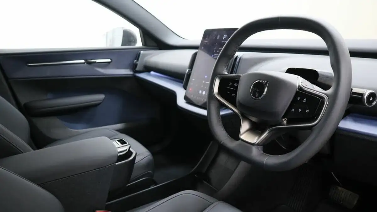 2024-volvo-ex30-e-twin-plus-big-8