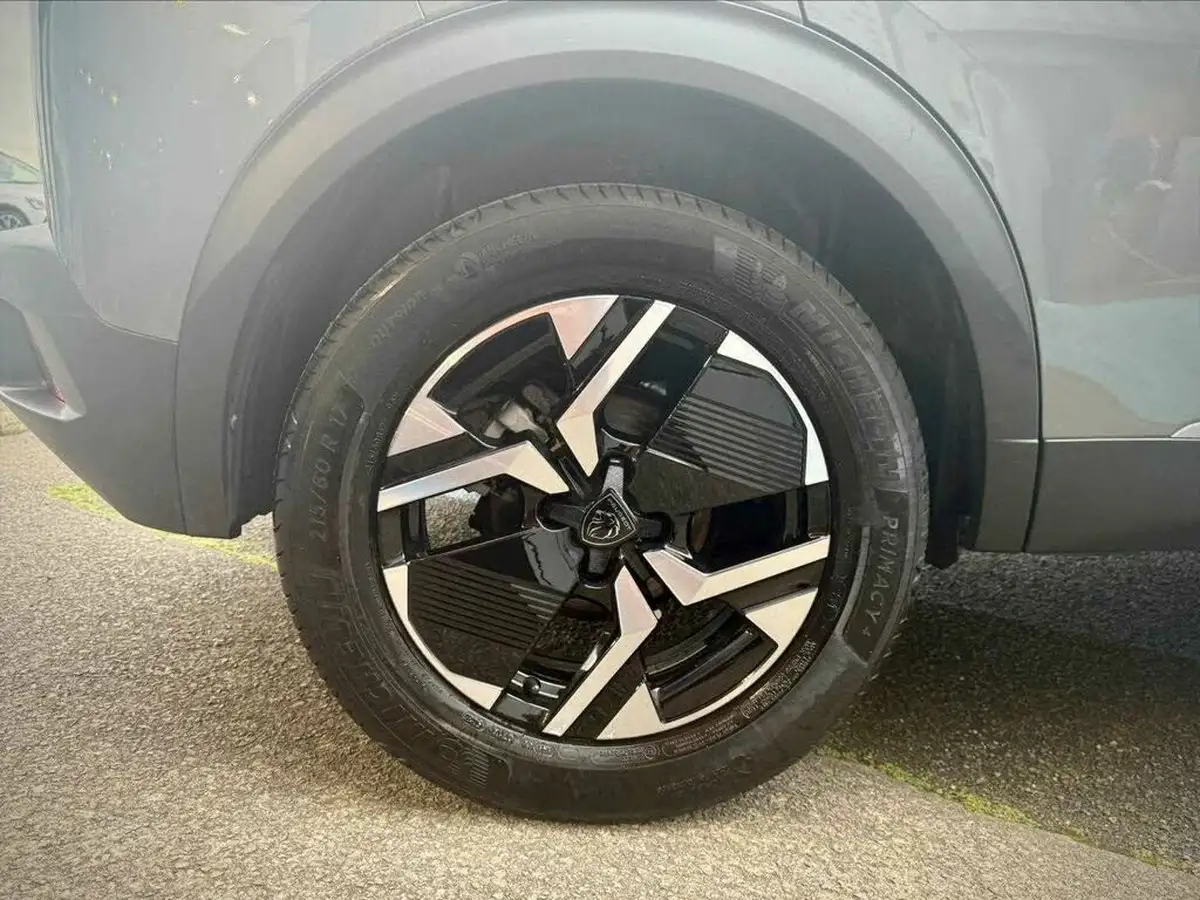 2024-peugeot-2008-suv-12-puretech-gt-130ps-eat8-big-8