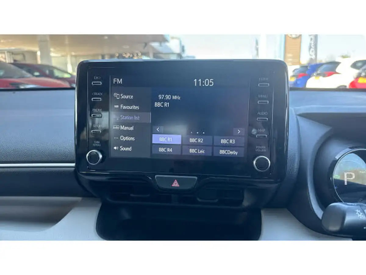 2021-toyota-yaris-15-vvt-i-excel-big-27