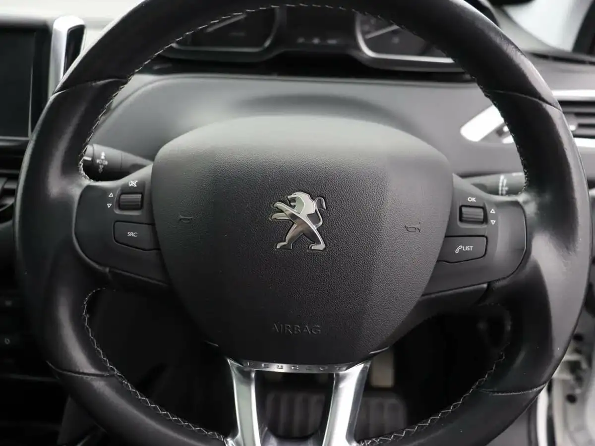2018-peugeot-2008-suv-12-puretech-allure-premium-ss-big-21
