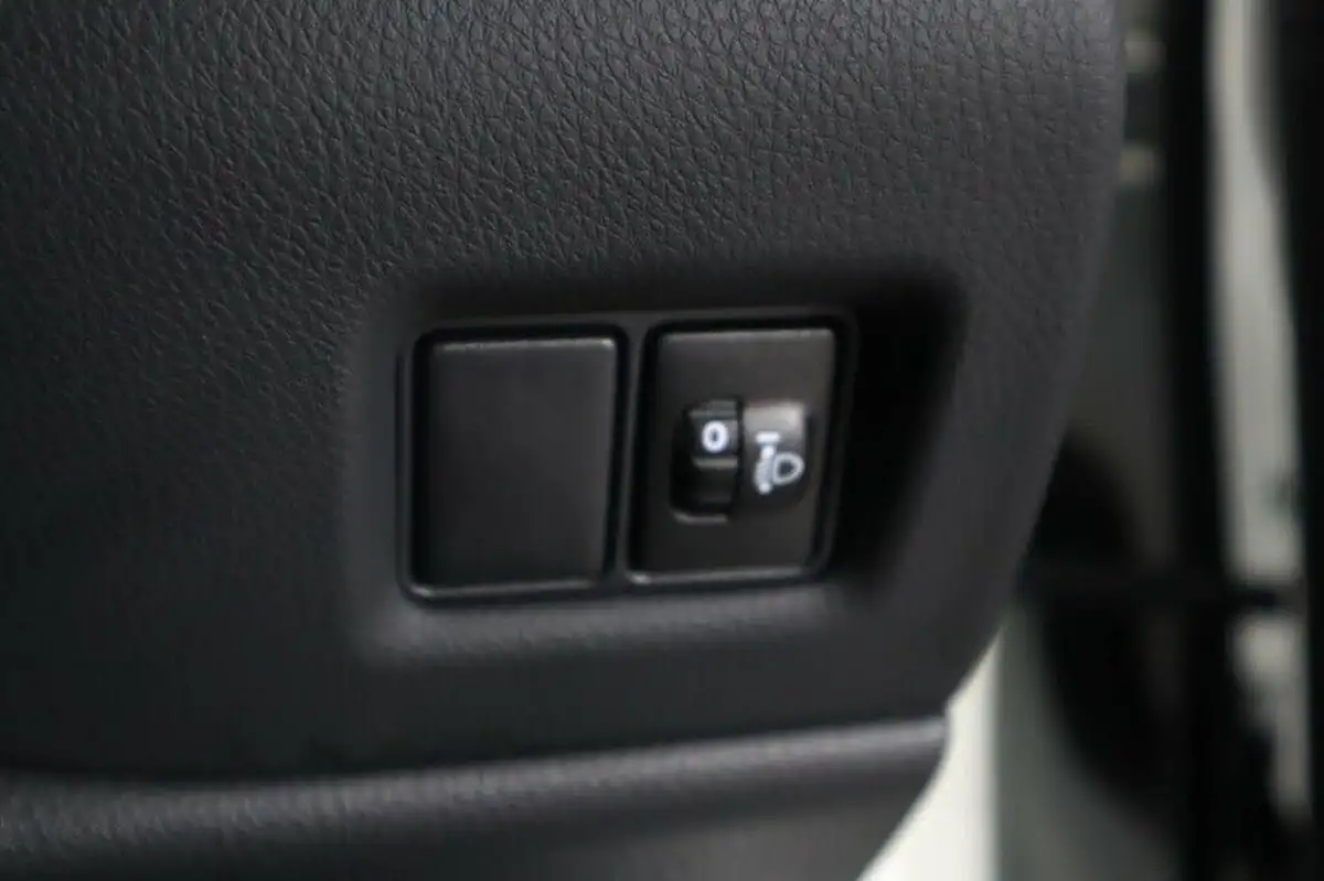 2021-toyota-c-hr-18-vvt-i-icon-big-19