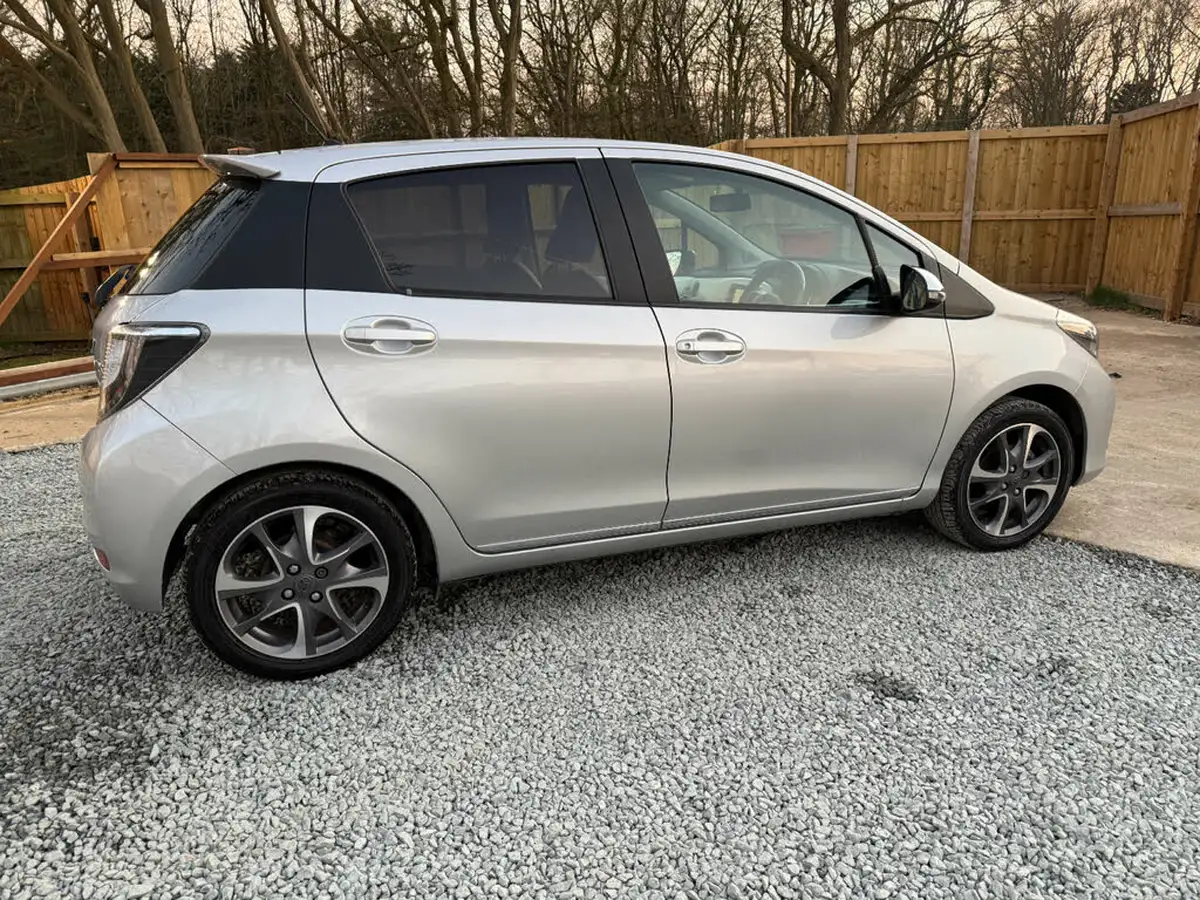2013-toyota-yaris-133-trend-vvt-i-5d-big-18
