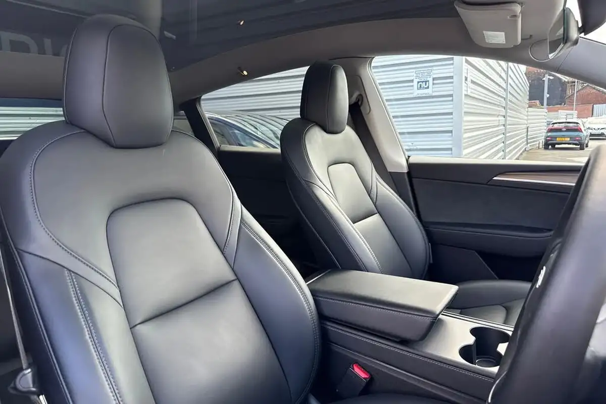 2022-tesla-model-y-e-long-range-big-23