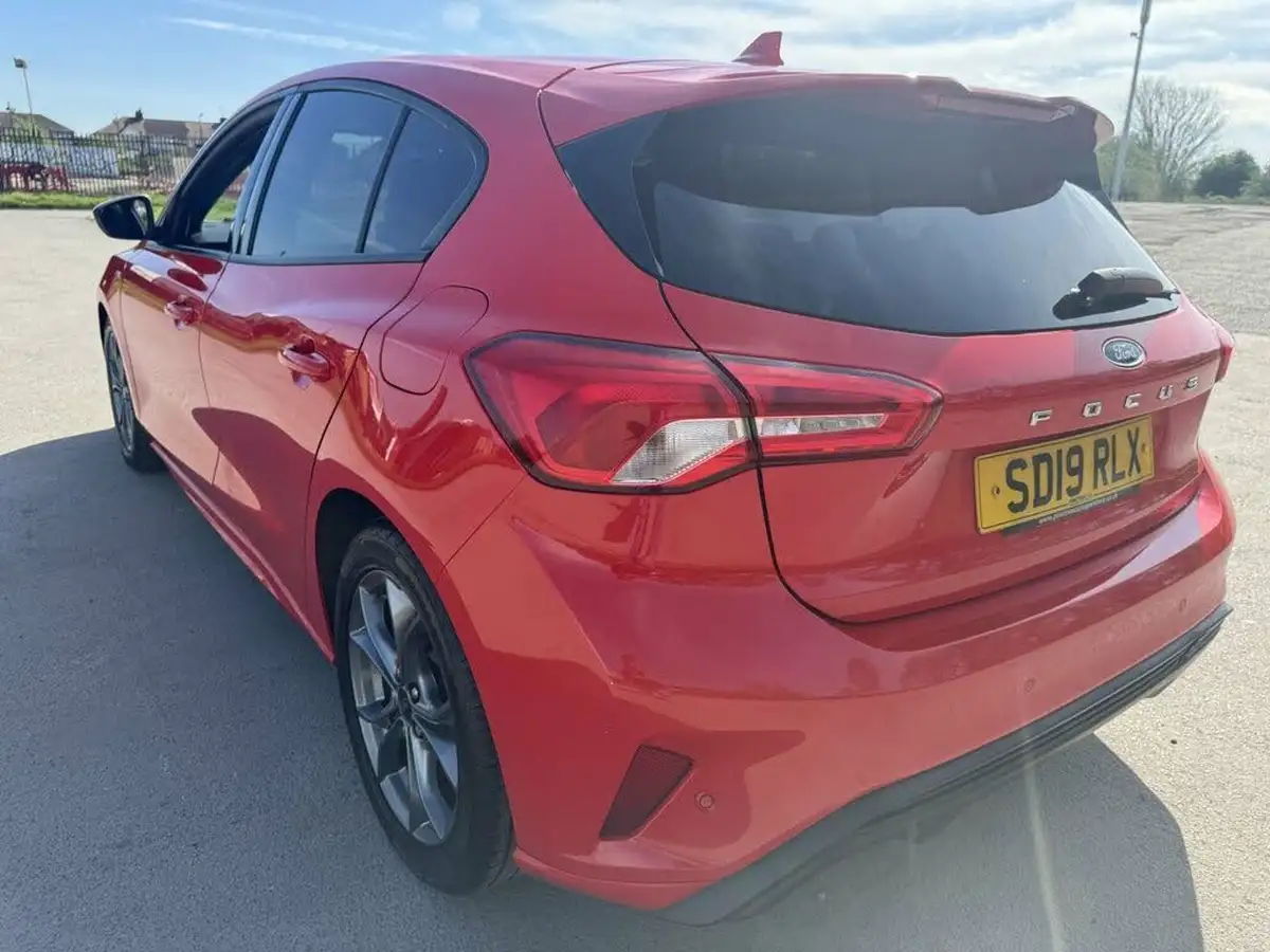 2019-ford-focus-10t-st-line-hatchback-big-34