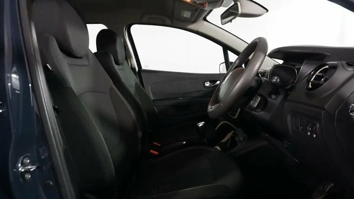 2019-renault-captur-09-tce-play-big-8
