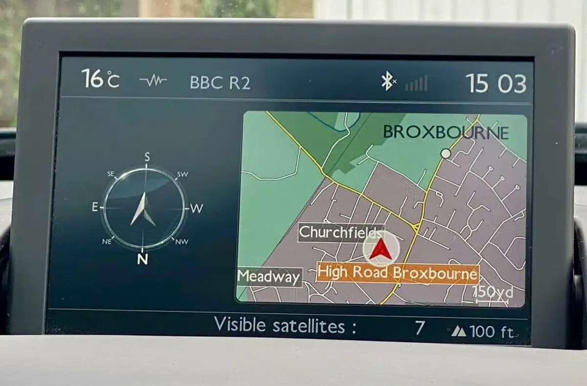 2016-peugeot-3008-crossover-16bluehdi-allure-big-25