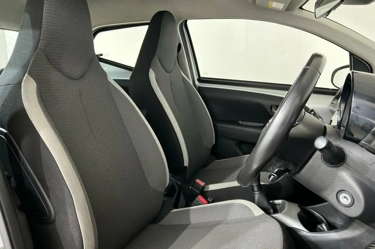2021-toyota-aygo-10-vvt-i-x-play-tss-big-17