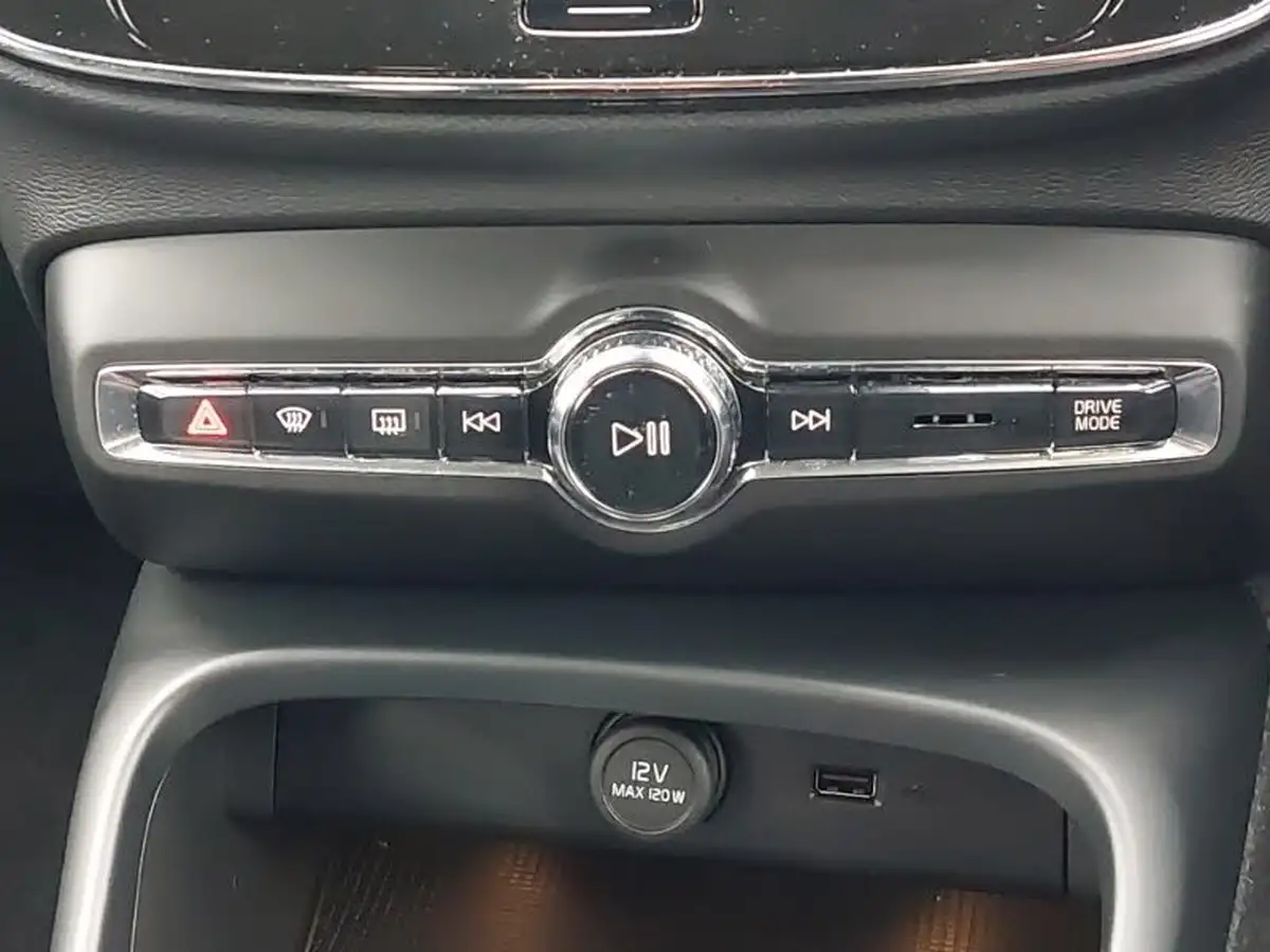 2021-volvo-xc40-15-t5-inscription-262bhp-big-14