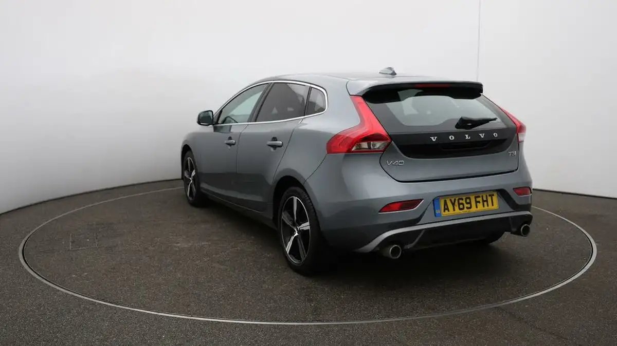 2019-volvo-v40-20-t3-r-design-edition-big-53
