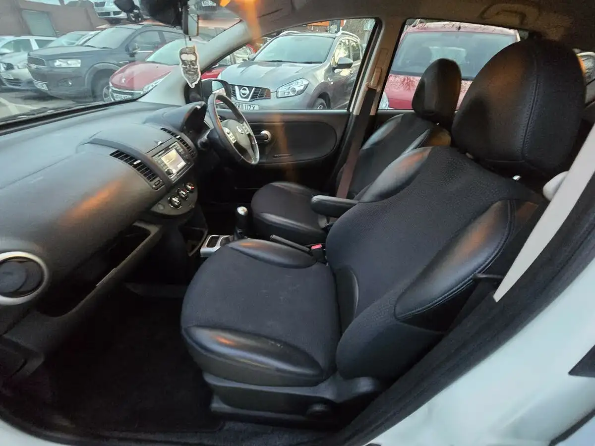 2013-nissan-note-14-n-tec-big-17