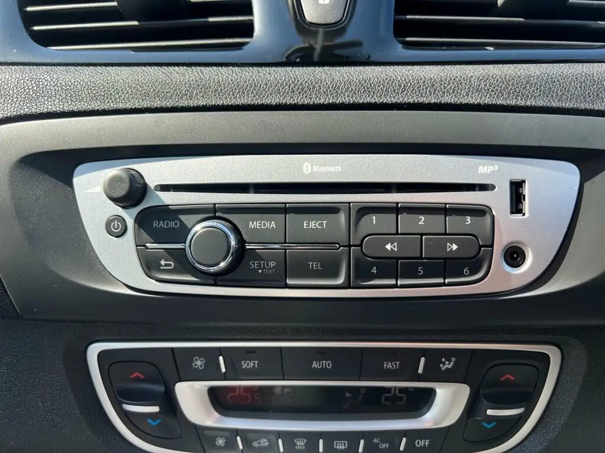 2014-renault-scenic-15td-dynamique-tom-tom-edc-auto-big-13
