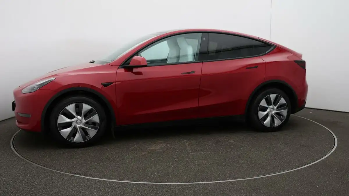 2022-tesla-model-y-e-long-range-big-57