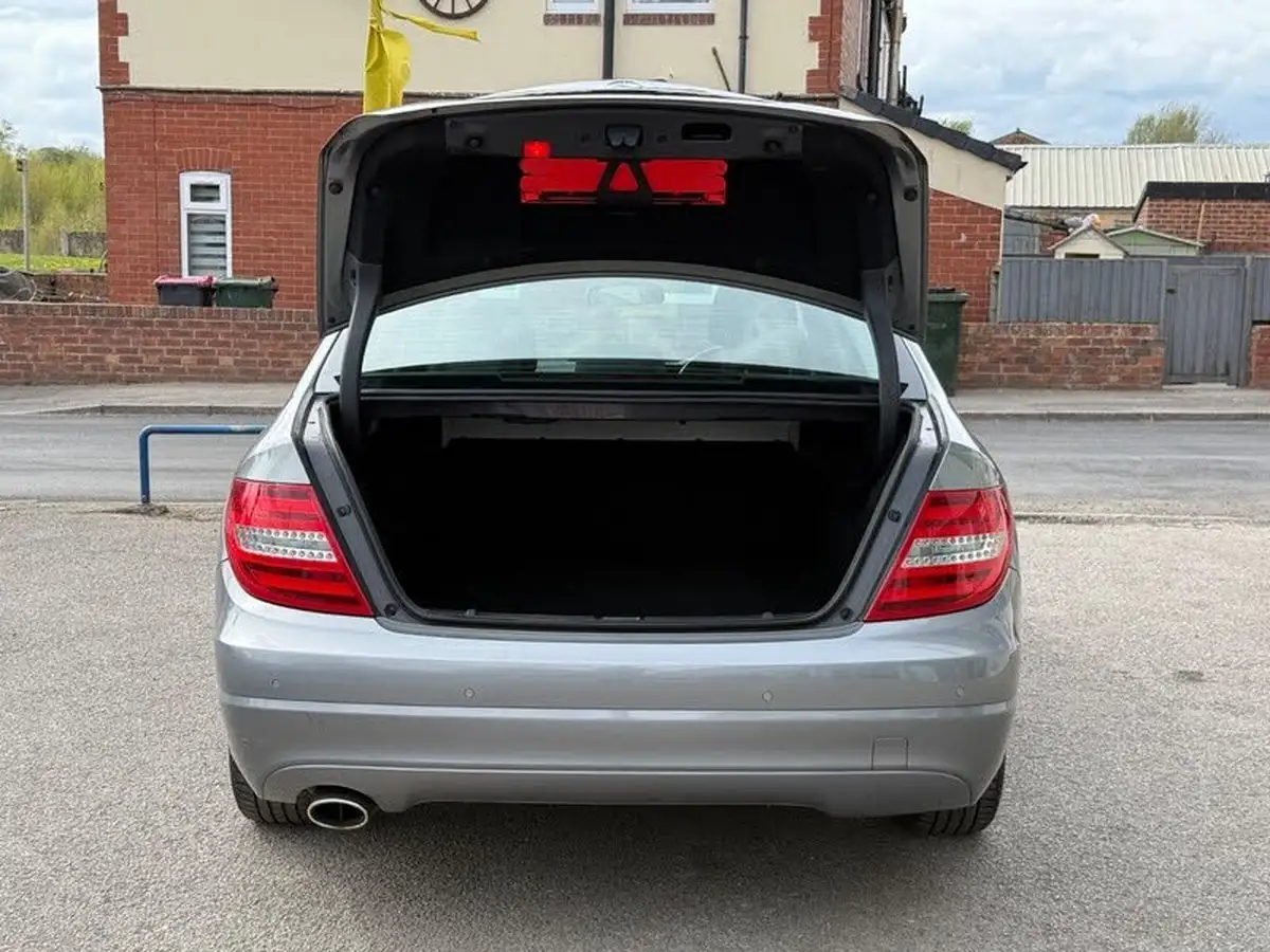 2012-mercedes-benz-c-class-21td-c220-cdi-se-saloon-4d-big-10
