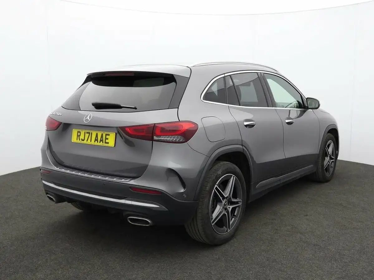 2021-mercedes-benz-gla-class-big-6
