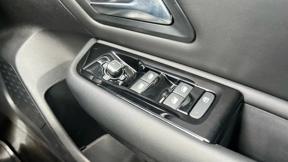 2023-citroen-c5-x-12-puretech-sense-plus-big-21