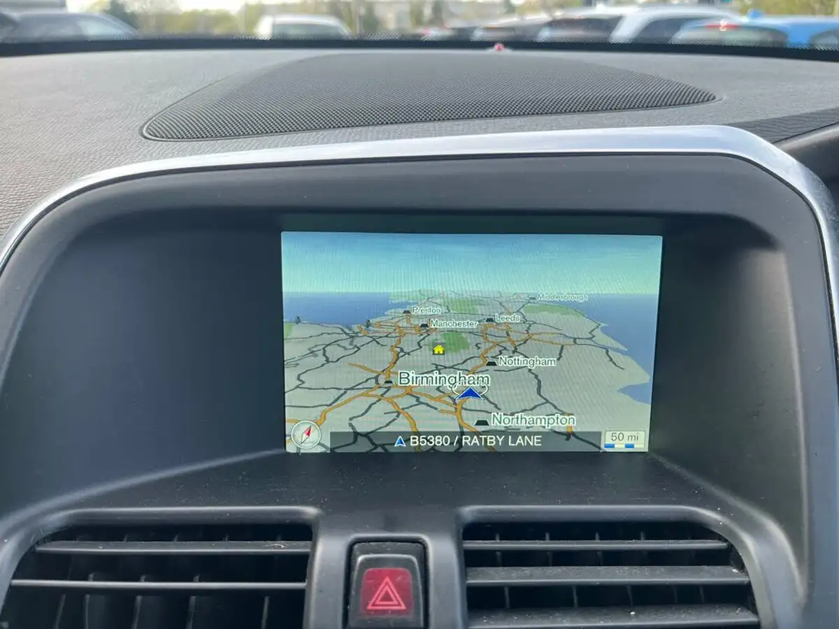 2016-volvo-xc60-20td-d4-se-nav-big-15