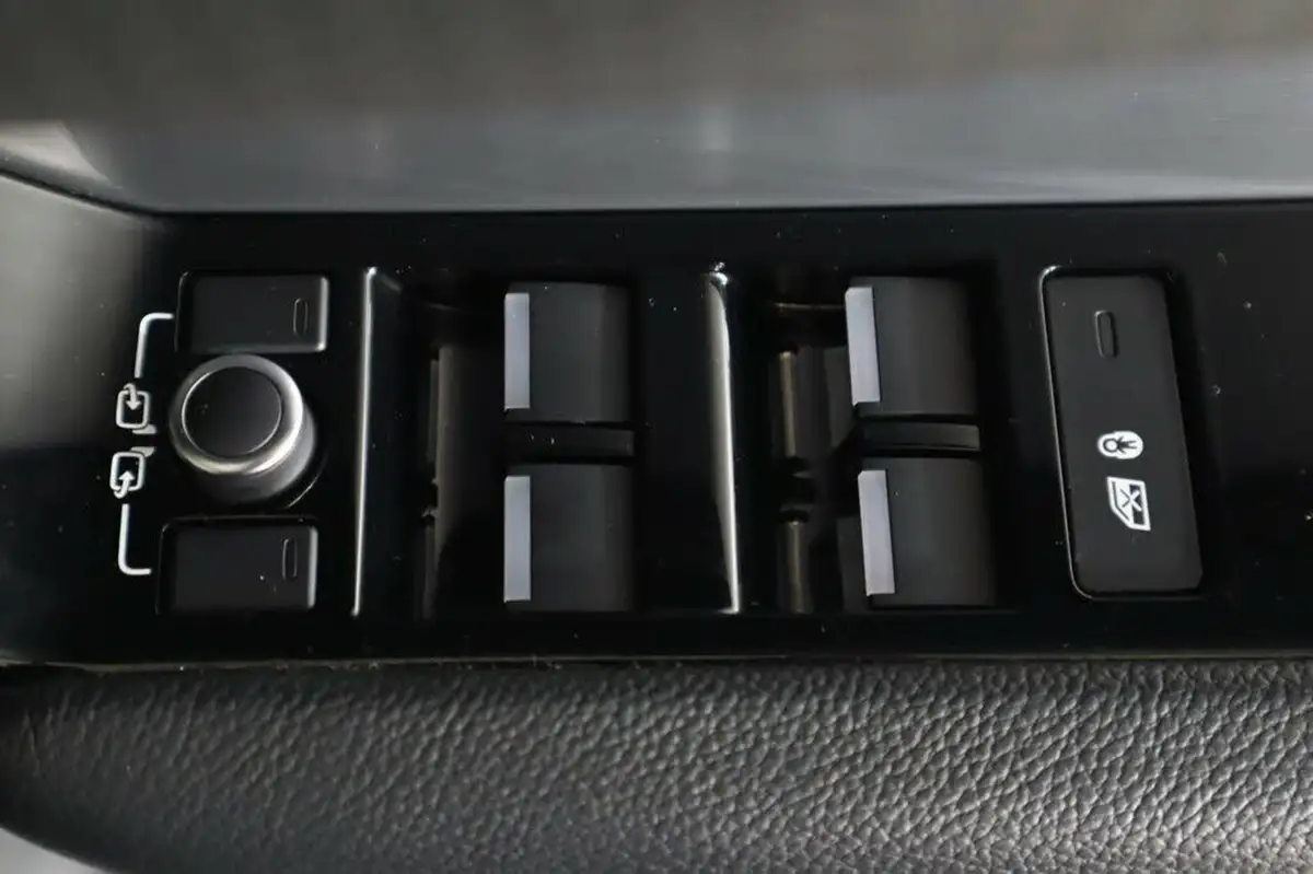 2018-land-rover-range-rover-velar-20-d240-r-dynamic-se-ss-big-18