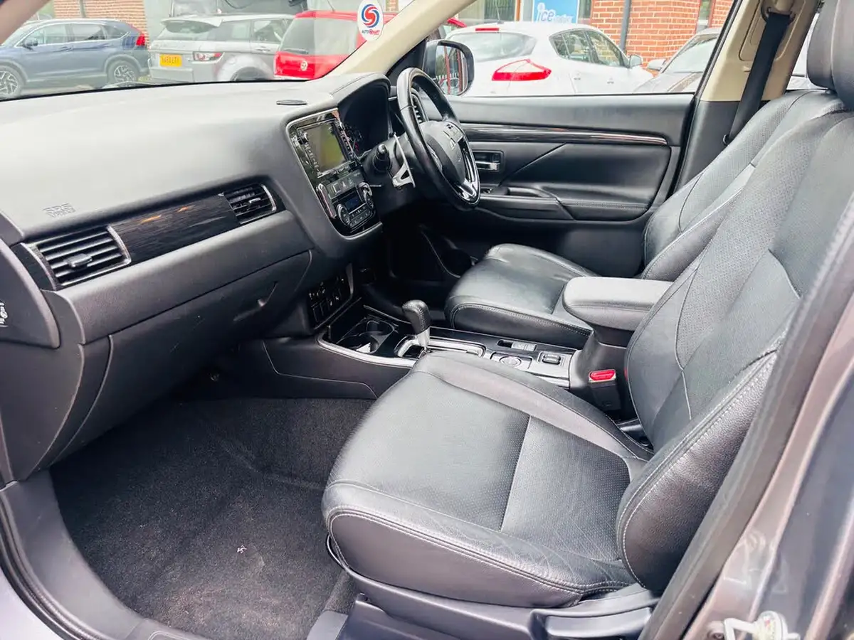2017-mitsubishi-outlander-22di-d-4-auto-big-4