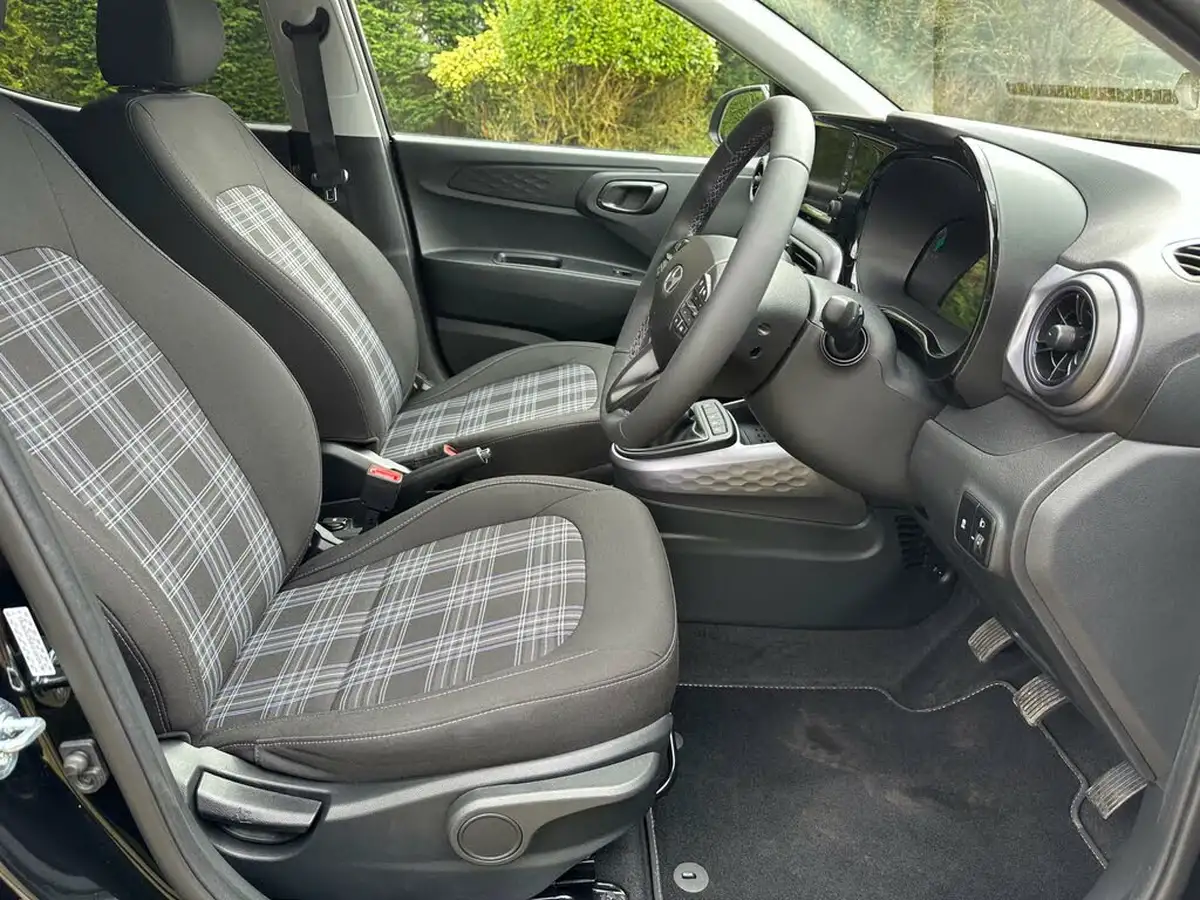 2024-hyundai-i10-12-premium-79ps-big-23