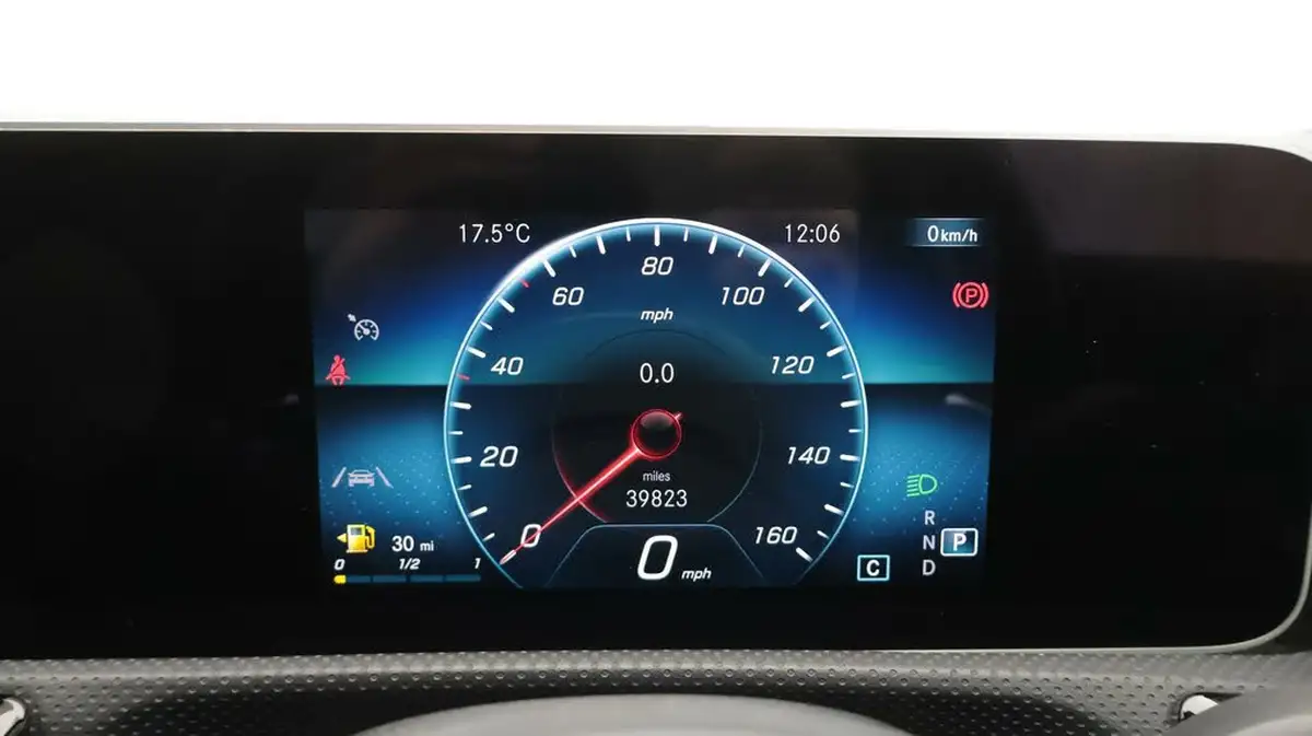 2019-mercedes-benz-a-class-15d-a180d-amg-line-executive-hatchback-5d-7g-dct-big-10