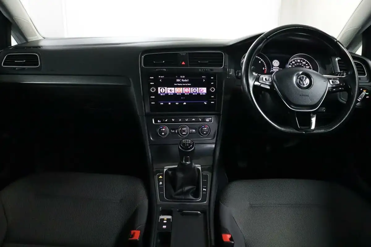 2020-volkswagen-golf-16tdi-match-edition-hatchback-big-36